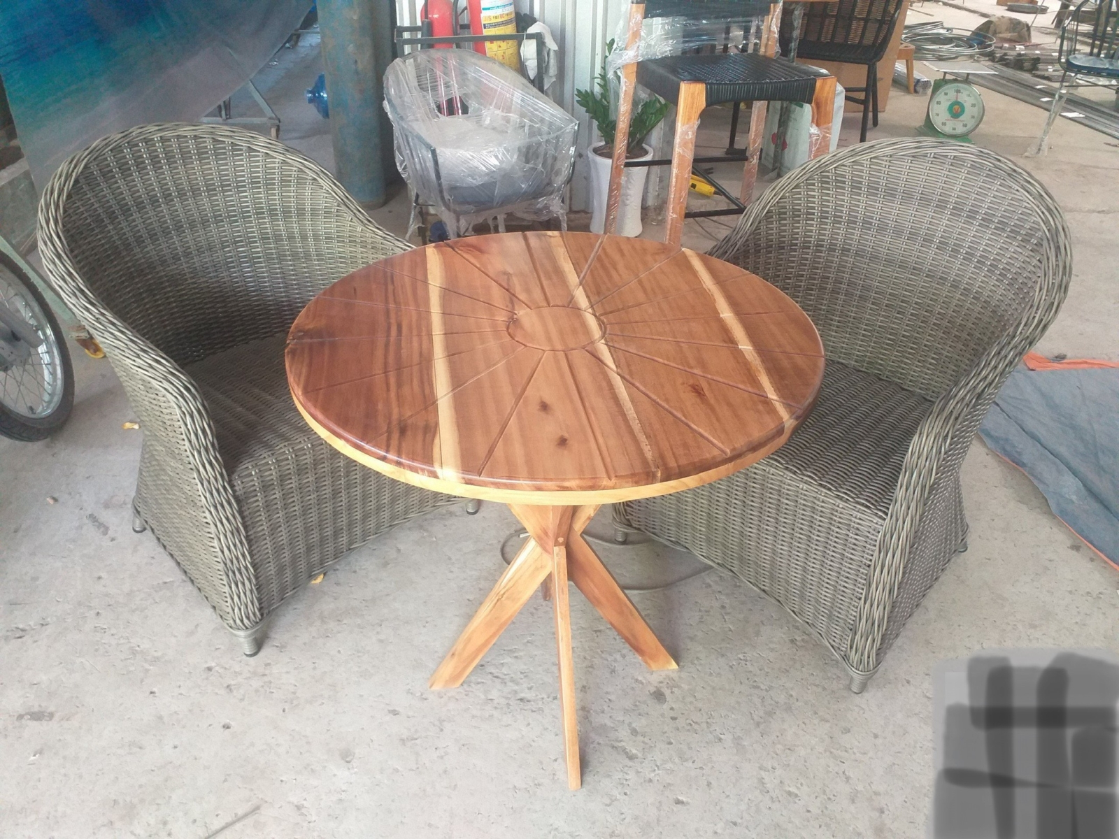 http://thienloctyfurniture.vn/nhung-cach-lam-dep-san-vuon-nha-voi-ban-ghe-gia-may/