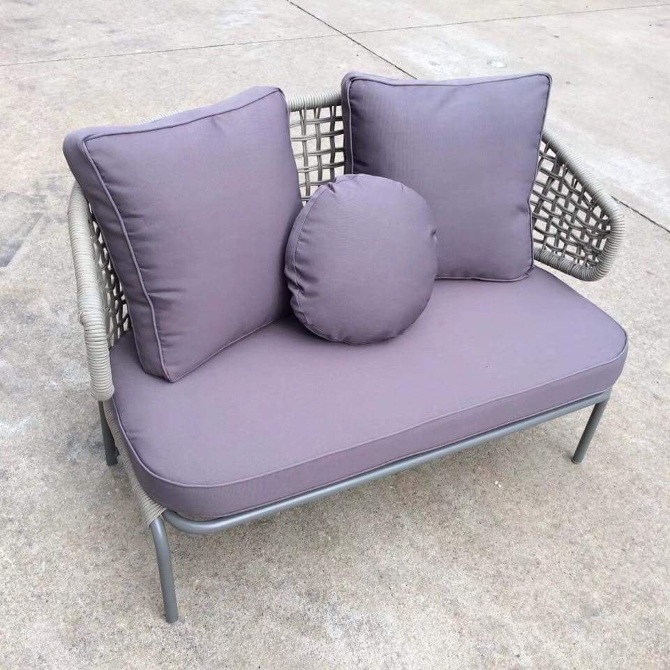 http://thienloctyfurniture.vn/ban-ghe-gia-may-giu-tron-net-dep-cho-khong-gian-song/
