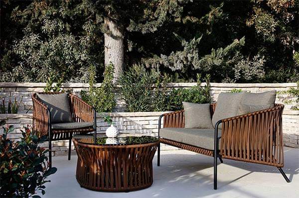 http://thienloctyfurniture.vn/lua-chon-ban-ghe-ngoai-troi-noi-that-tin-phat/