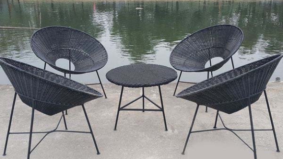 Những cách làm đẹp sân vườn nhà bạn với bàn ghế giả mây