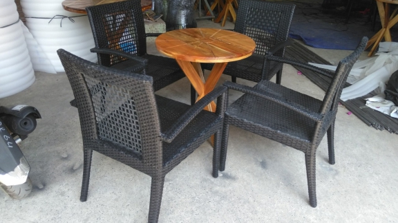 Bộ bàn ghế cafe đan sợi dây nhựa giả mây cho khách ở Hà Tĩnh