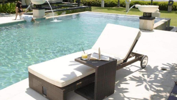 Ghế thư giản trang trí hồ bơi 