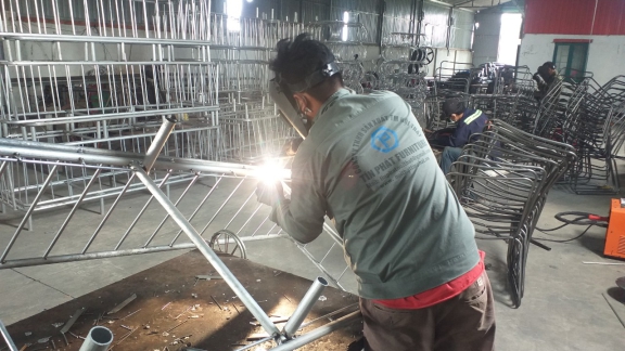 XƯỞNG GIA BÀN GHẾ THEO ĐƠN ĐẶT HÀNG 