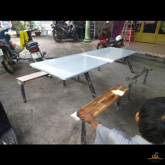 Bàn ăn công nhân thiết kế 04